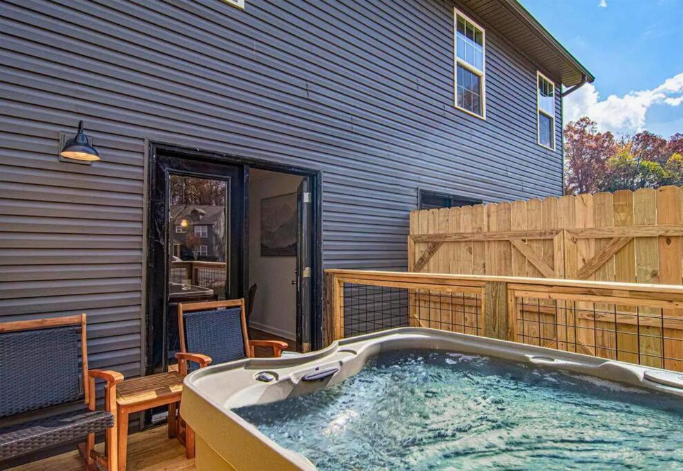 Willow Trace: Family Retreat, Hot Tub, Gaming! Pigeon Forge Εξωτερικό φωτογραφία
